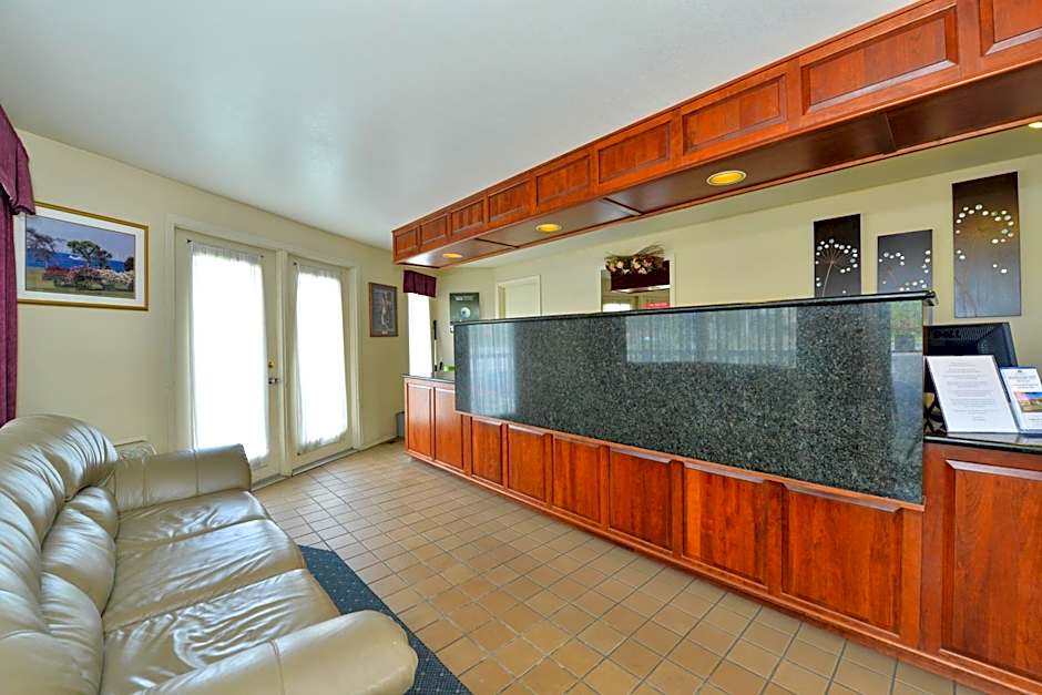 Travelodge by Wyndham Mackinaw City