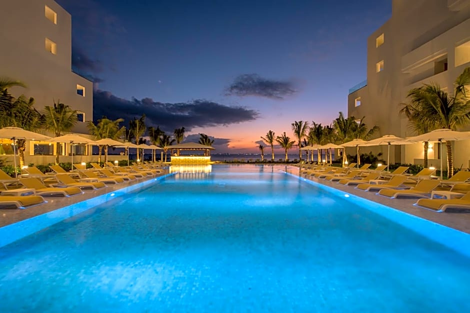 Izla Beach Front Hotel