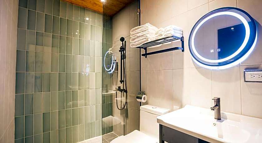 Traveller-Inn Day Moon Hotel