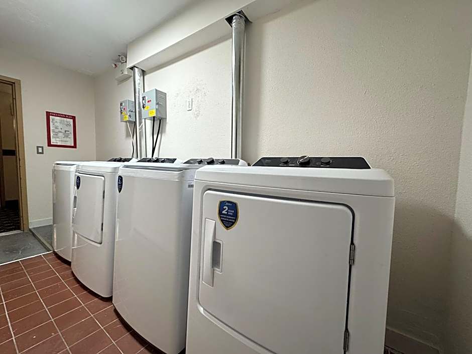 Howard Johnson by Wyndham Fort St. John