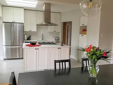 5BR,3BA Family Friendly City Cottage