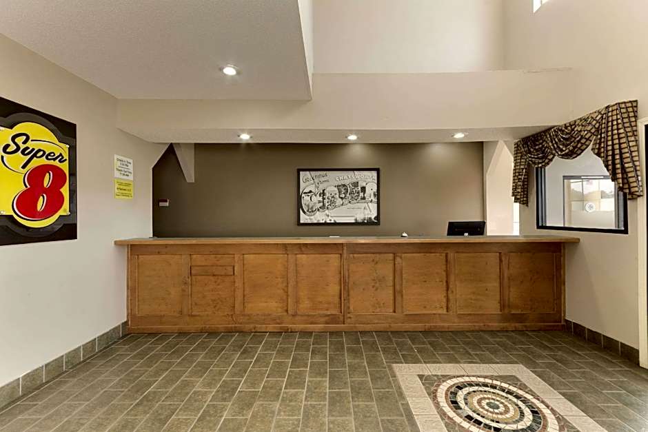 Super 8 by Wyndham Chatsworth/Dalton