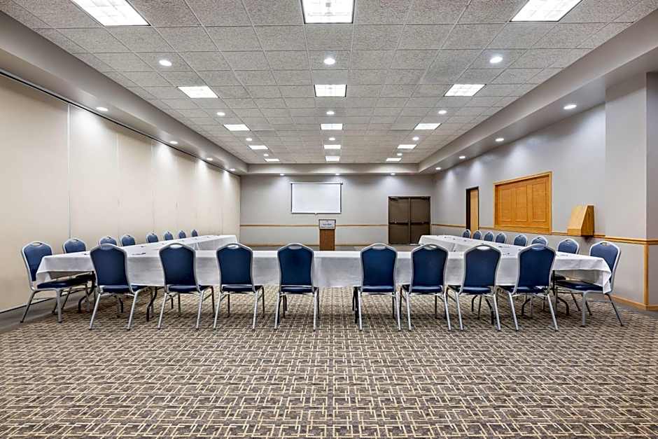 AmericInn by Wyndham Aberdeen - Event Center