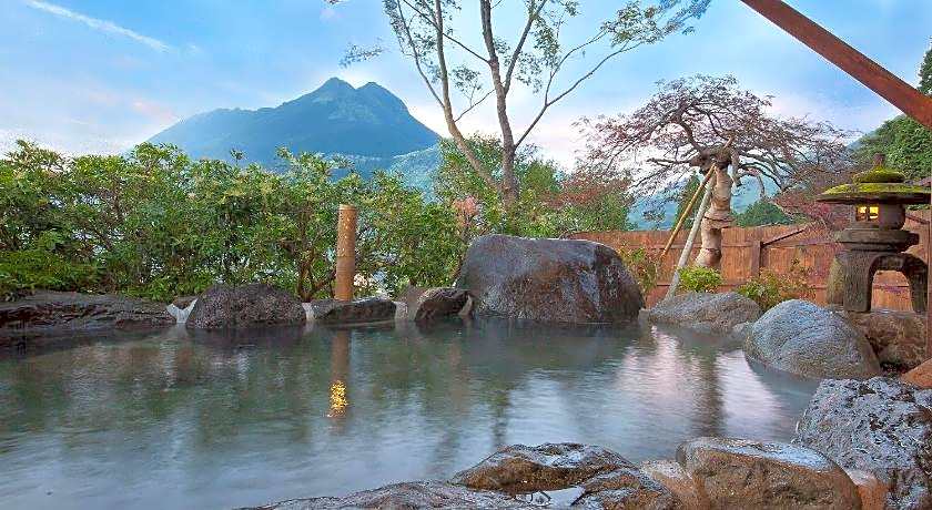 Yufuin Sanso Waremokou Hotel