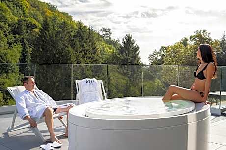 Suite with Hot Tub, Terrace and Spa Access
