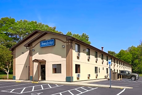 Travelodge by Wyndham Muskegon