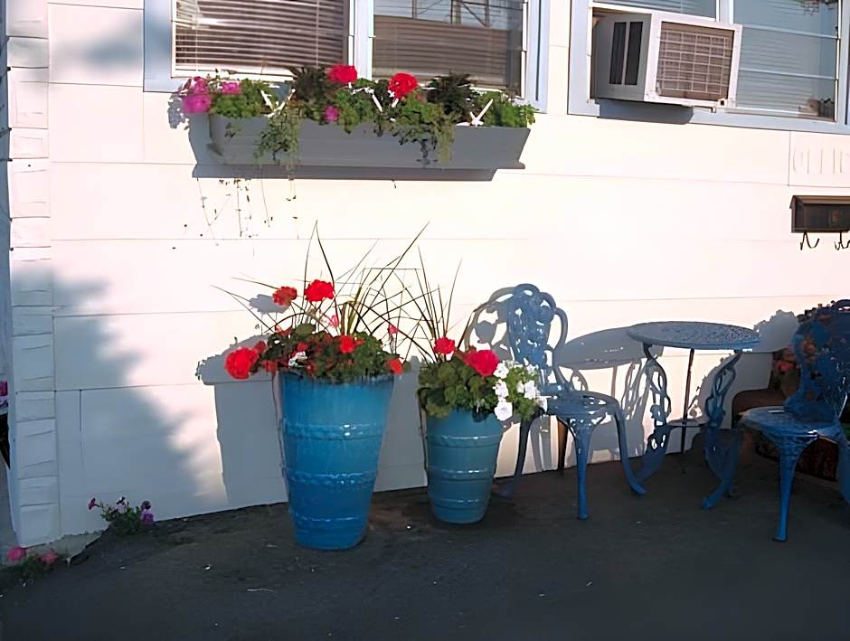 Town & Beach Motel