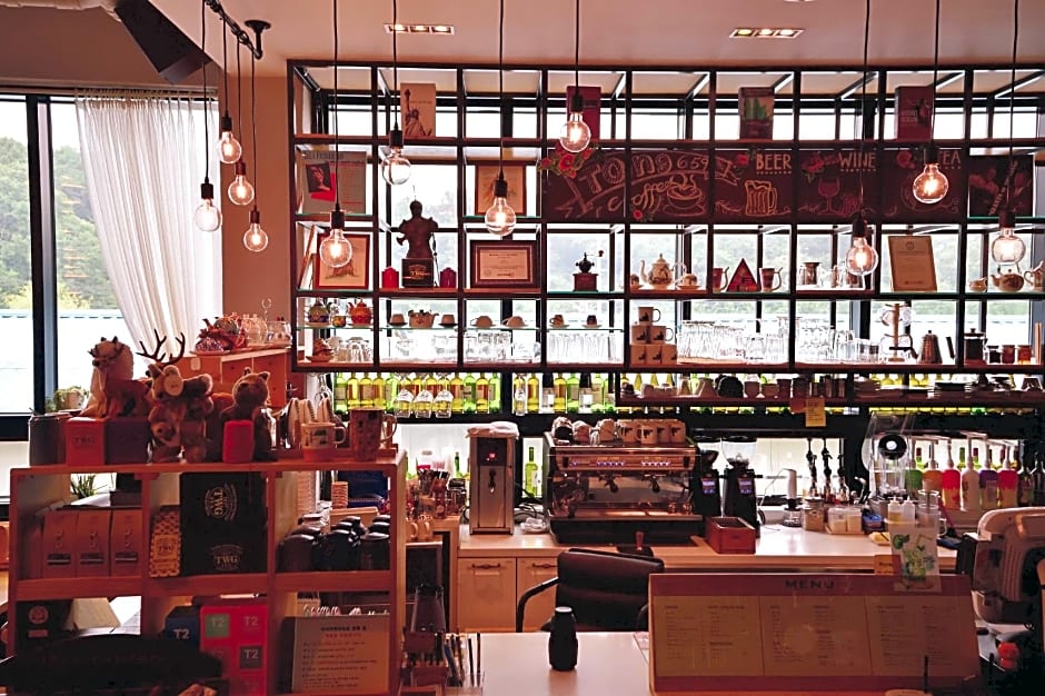 Andong Poonggyung Hostel N Library