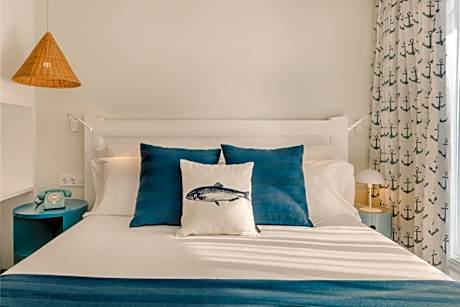 Deluxe Double Room with Balcony and Sea View