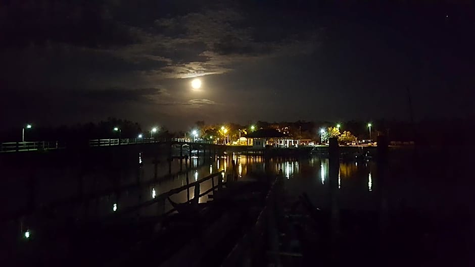 Calm at Bangphat