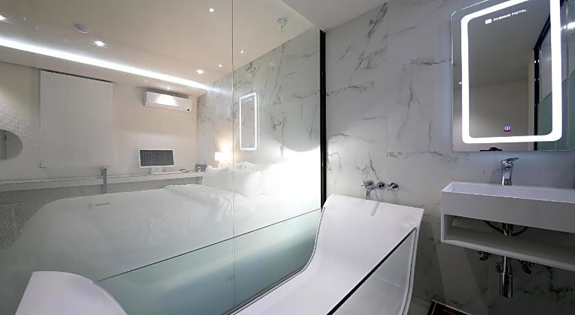 Avenue Hotel