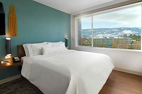 1 Bedroom Suite, 1 King, Sofa bed