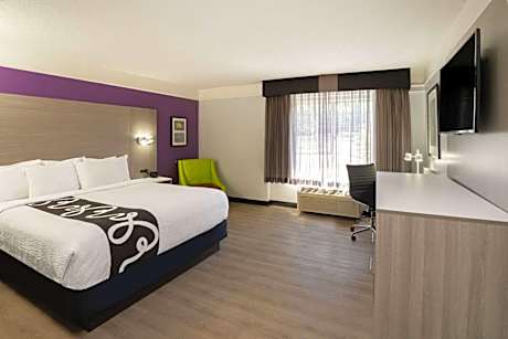 King Room - Mobility and Hearing Impaired Access/Non-Smoking