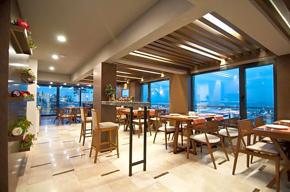 Royce Hotel