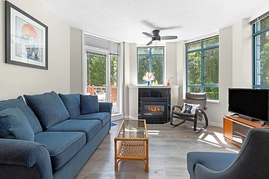 Alpenglow Lodge Bear Wonder One Bedroom by MVA