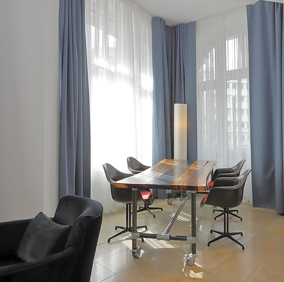 DEVIN Art Hotel