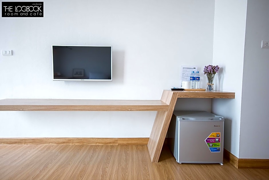 The LogBook room and cafe'