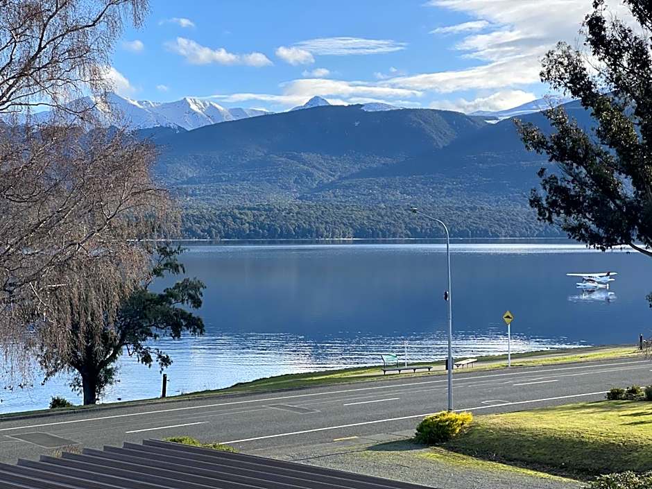 Te Anau Lakefront Backpackers