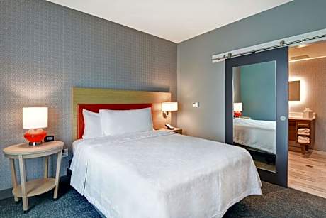 One-Bedroom Queen Suite - Non-Smoking