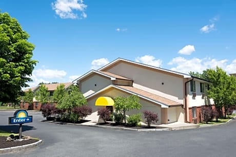 Days Inn by Wyndham Greenfield