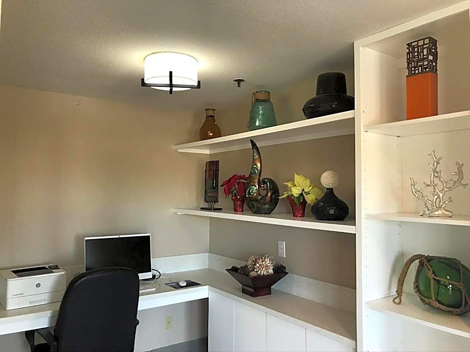 Country Inn & Suites by Radisson, Monterey Beachfront-Marina, CA