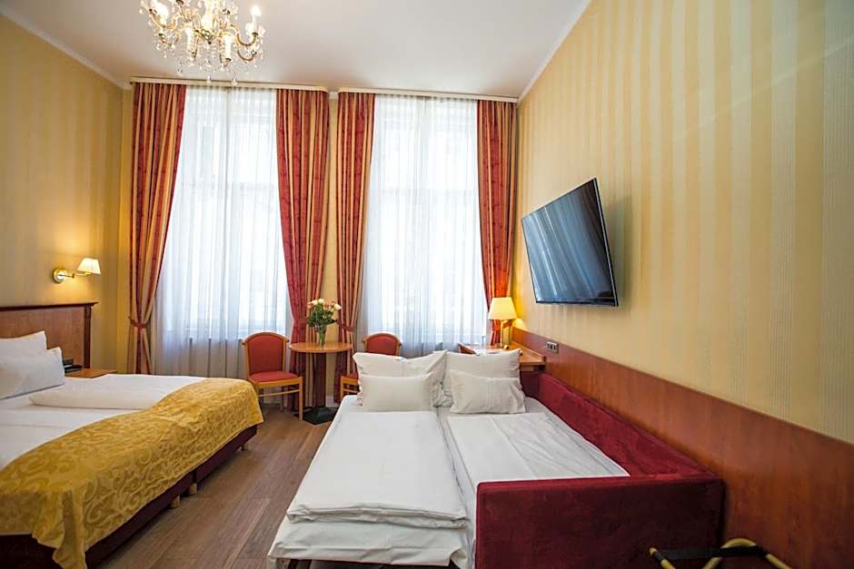 Pension Opera Suites I Self Check In I AC in all rooms