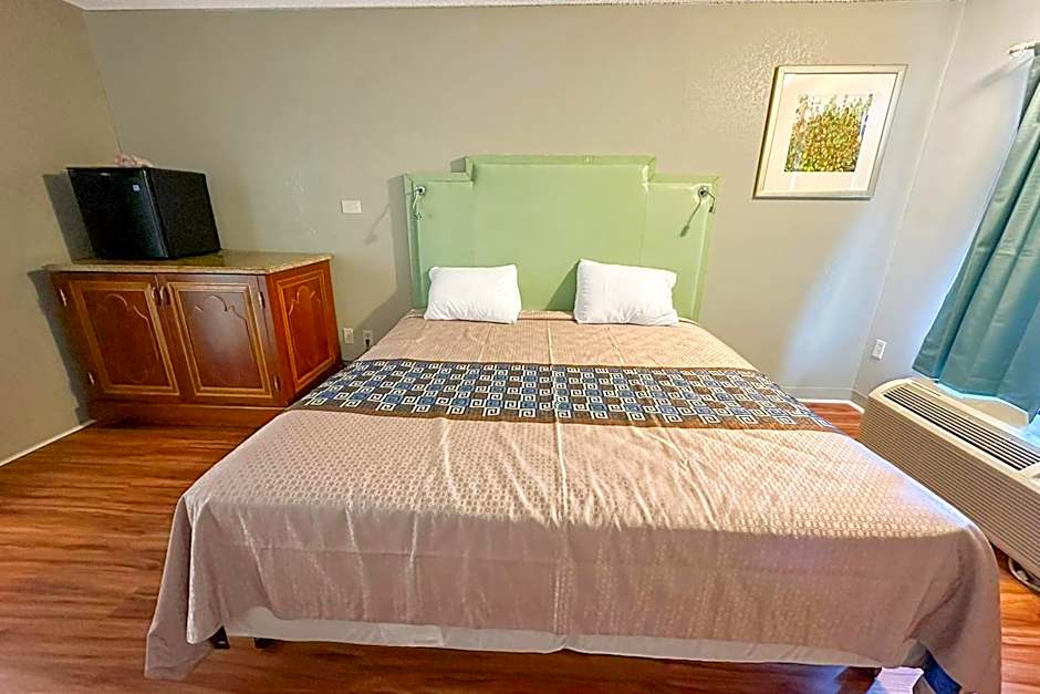 Hahira Inn By OYO near Valdosta