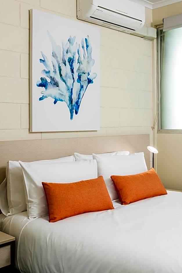 Nightcap at Edge Hill Tavern