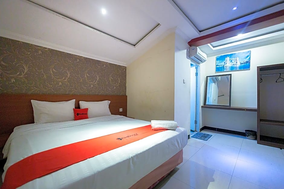 RedDoorz @ Kutisari Surabaya