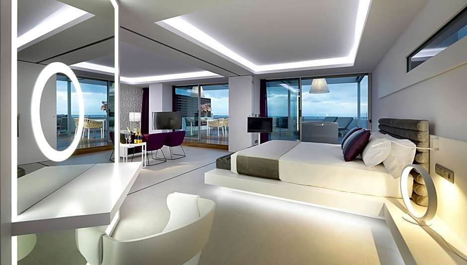 Photo 1 of 15 of Standard Suite