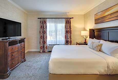 One-Bedroom King Suite