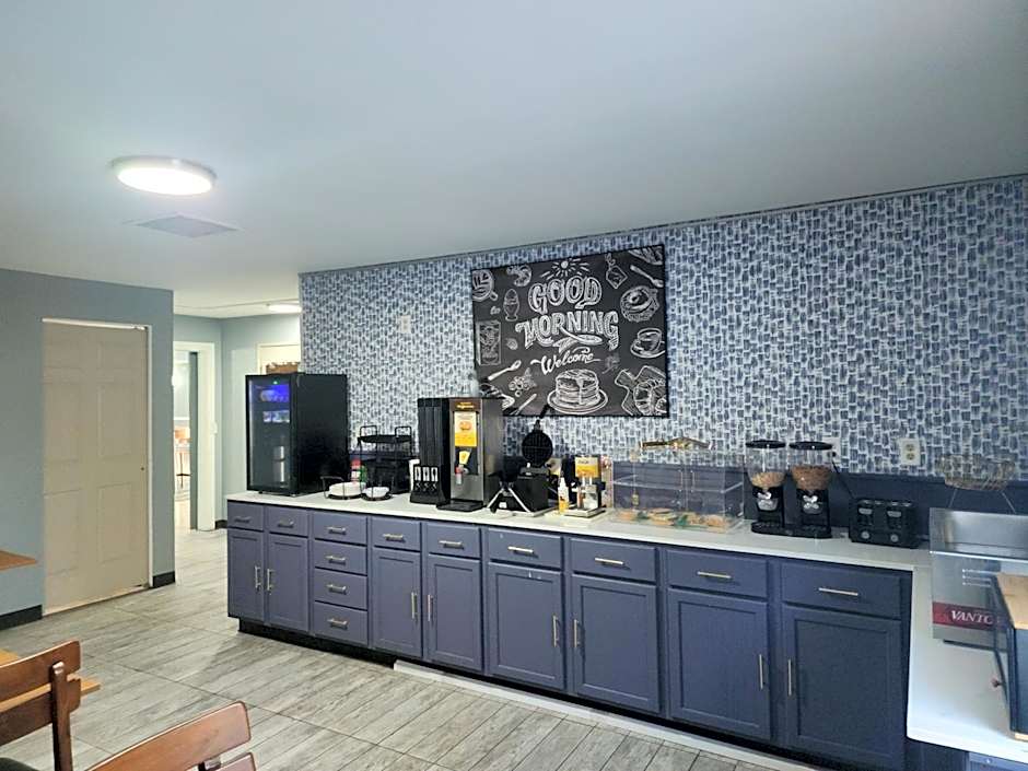 AmericInn by Wyndham Lake Mills