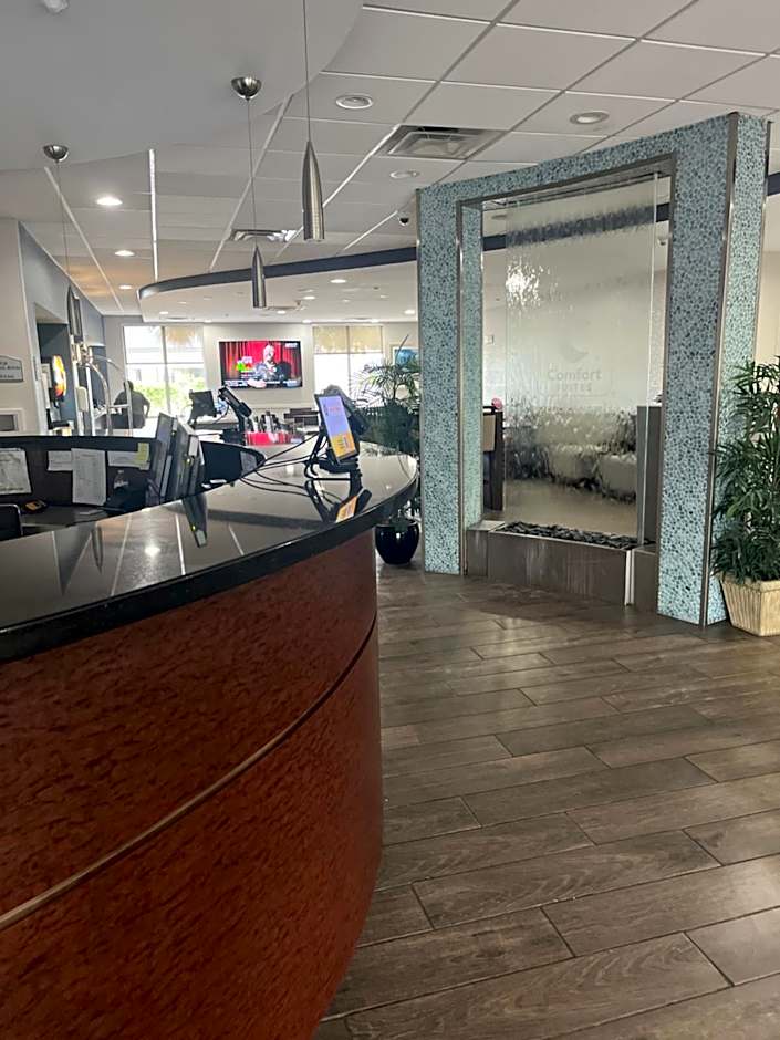 Comfort Suites Palm Bay - Melbourne