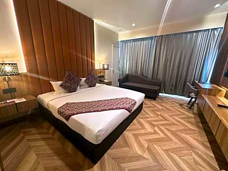 Deluxe Double Room with Hill View
