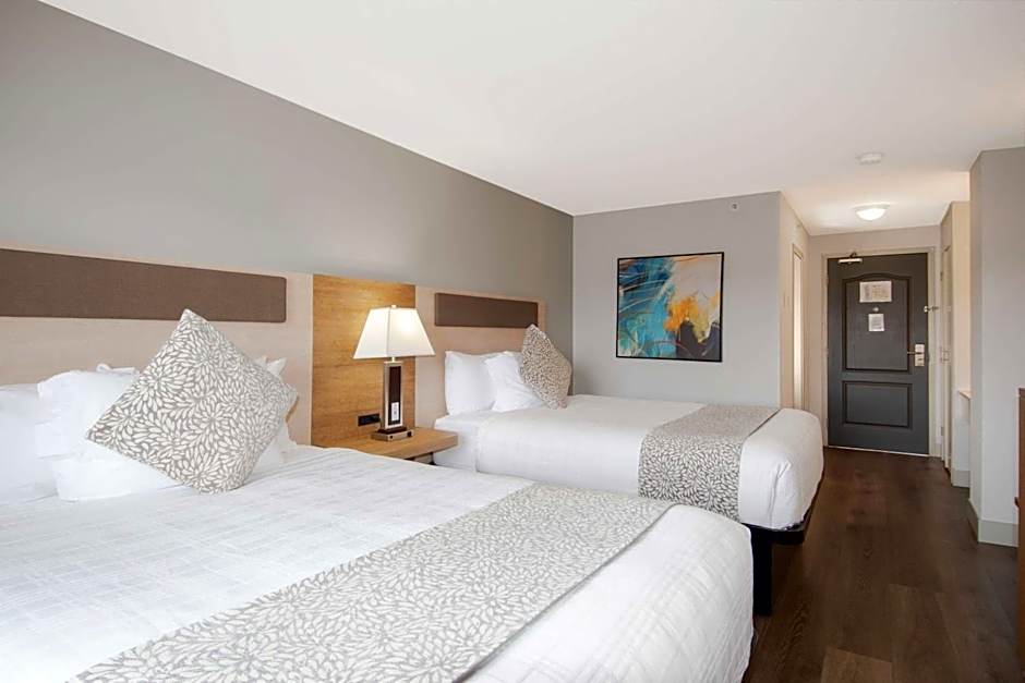 Coast Abbotsford Hotel & Suites