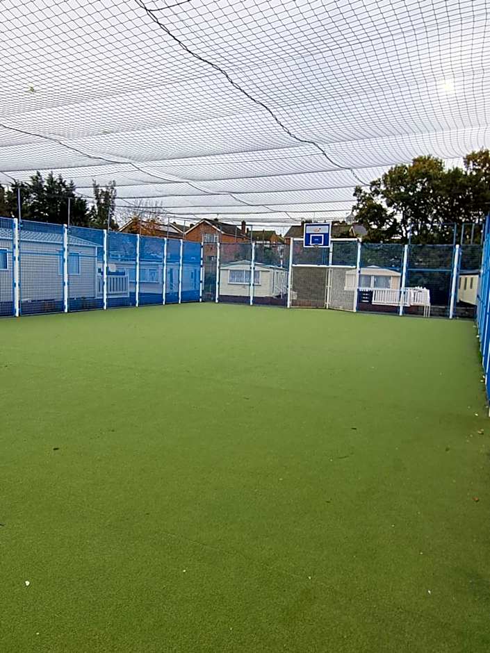 Modern Family Caravan with WiFi at Valley Farm, Clacton-on-Sea