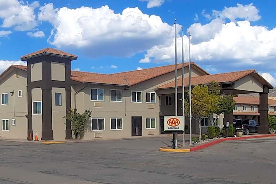 Quality Inn & Suites Grants - I-40