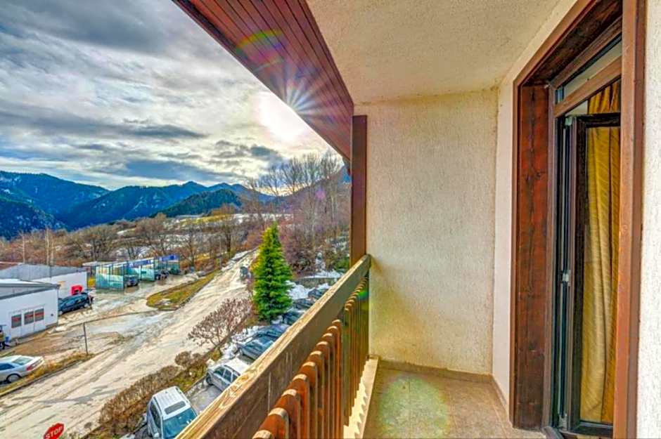 Silver Hills Rooms & Apartments with Free Parking