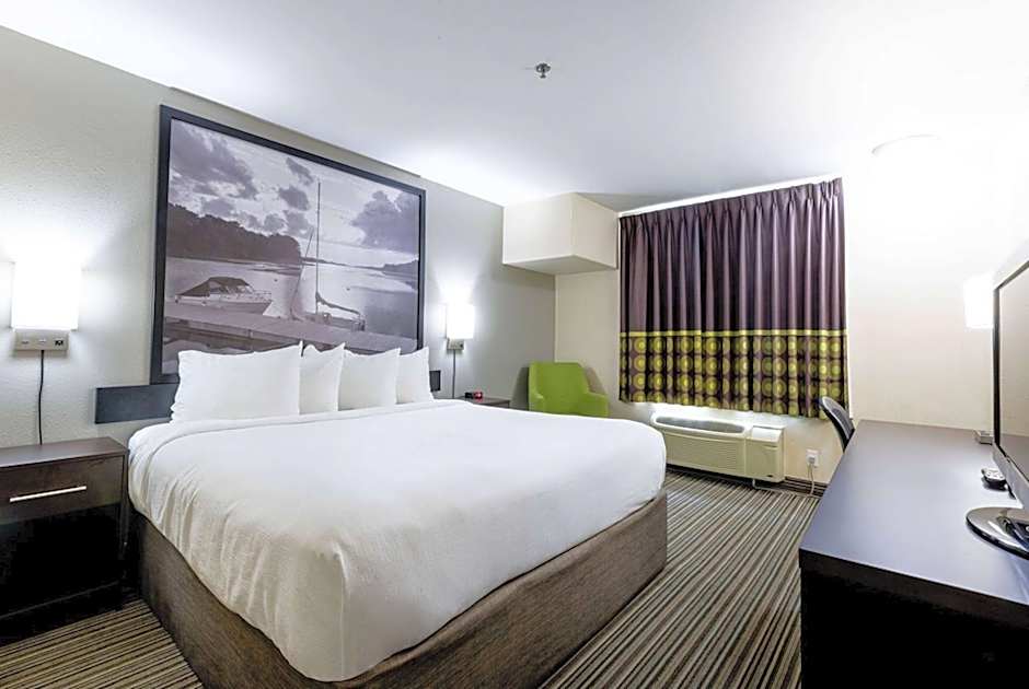 Super 8 by Wyndham Truro NS