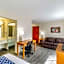 Econo Lodge Inn & Suites University