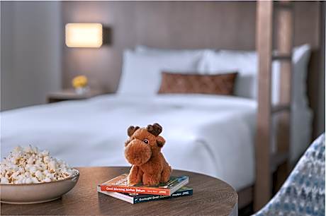 1 King Bed And Queen/ Full Bunk Bed Jr Suite