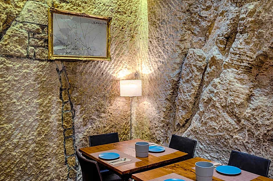La Grotta Hotel