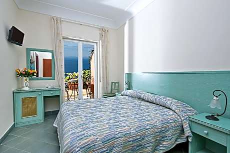 Double Room with Balcony and Sea View