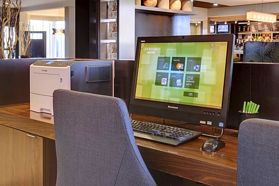 Courtyard by Marriott Indianapolis Airport