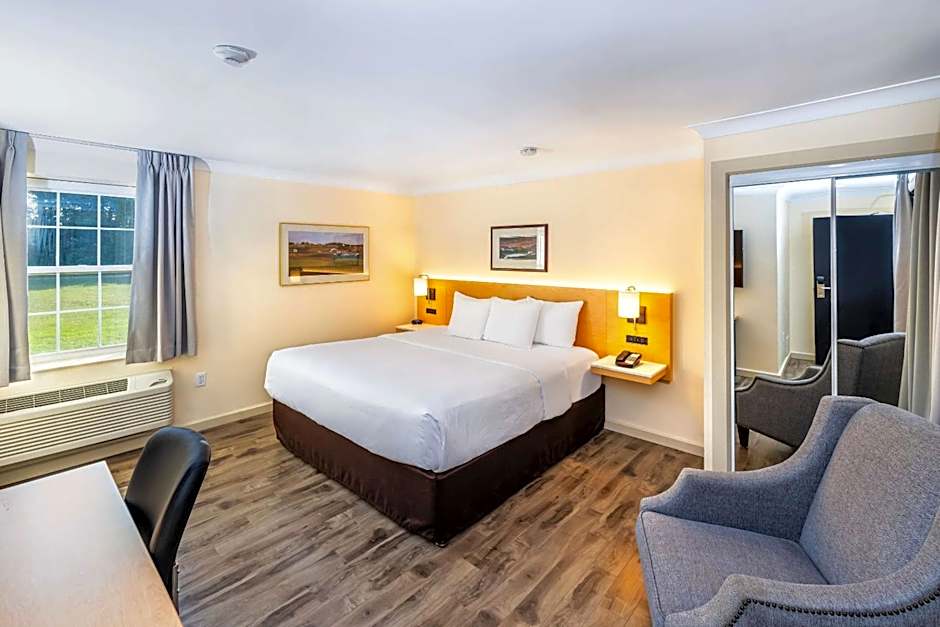 Quality Inn & Suites Garden Of The Gulf