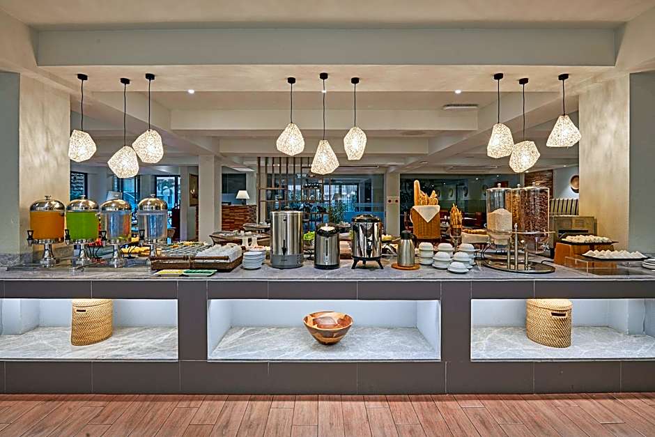 Holiday Inn and Suites Batangas Limapark By IHG