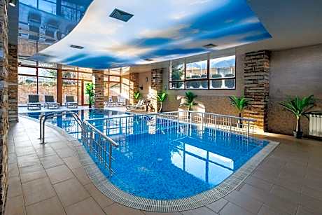 Green Wood Hotel & Spa