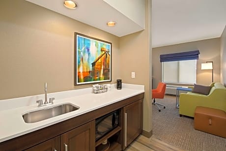 1 King Hearing Accessible Studio Non-Smoking