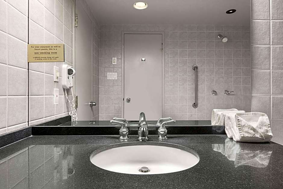 Days Inn by Wyndham Ottawa West