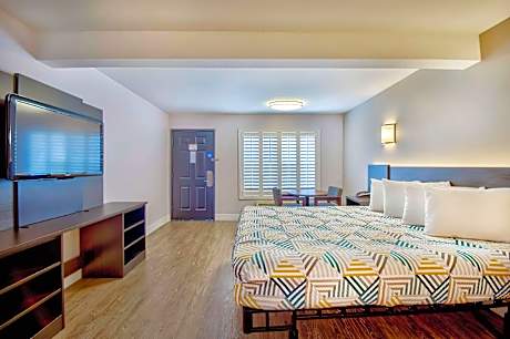 1 King Bed | Non-Smoking, Mini Fridge